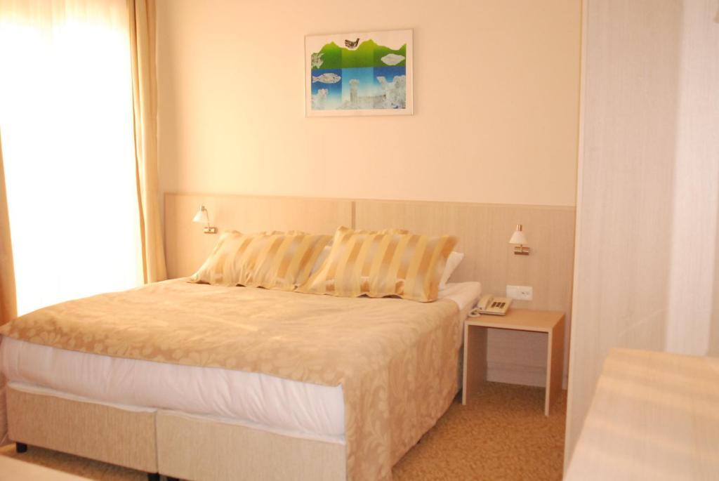 Hotel Suix Lara Antalya Rum bild